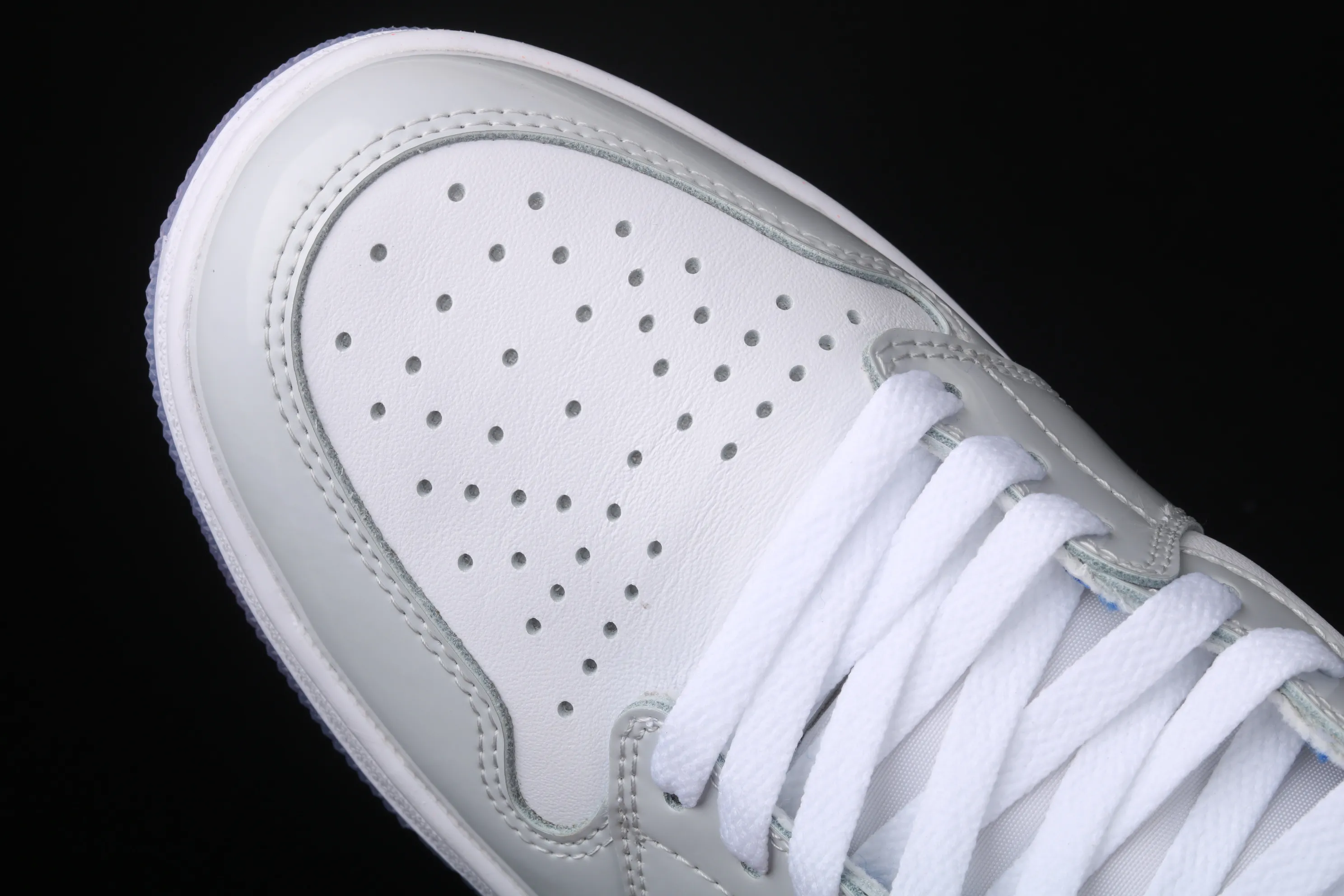 All categories Air Jordan Jordan series basketball shoes Air Jordan 1 High pure original version Air Jordan 1 High Zoom R2T AJ1 Joe 1 white gray blue patent leather gradient crystal bottom CK6637-104